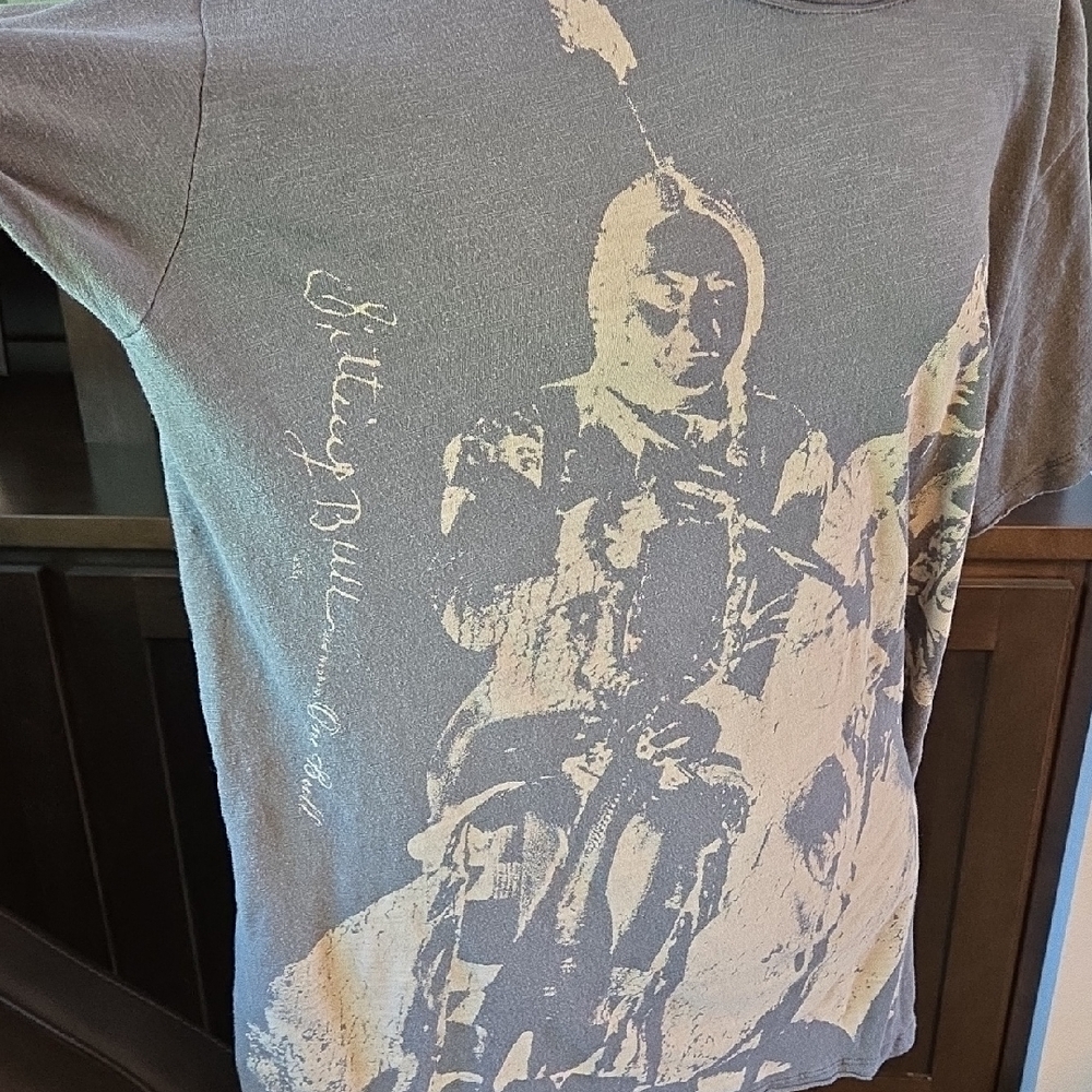 Magnolia Pearl Sitting Bull Charcoal Graphic Tee - Picture 3 of 8